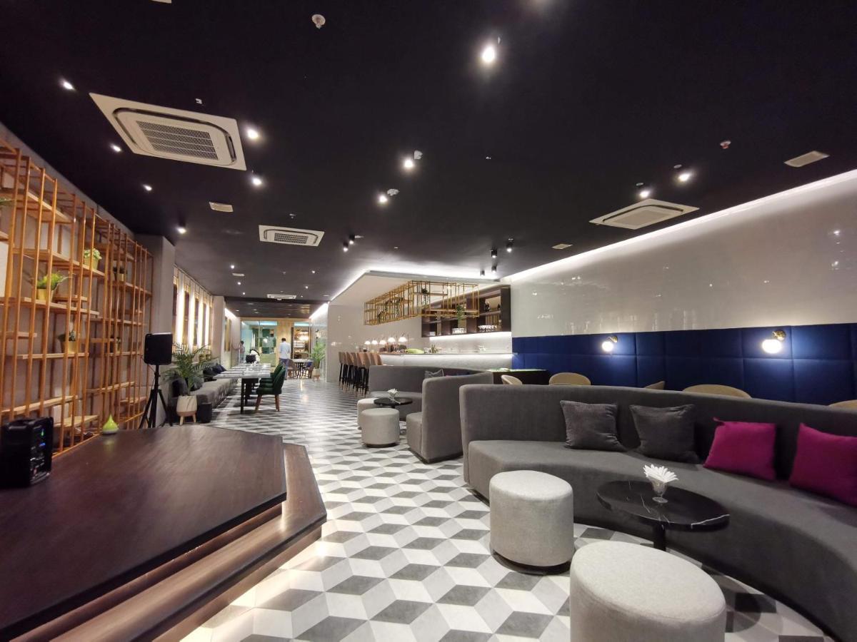 ปาล์ม พาร์ค โฮเต็ล ซูราบายา Hotel สุราบายา ภายนอก รูปภาพ