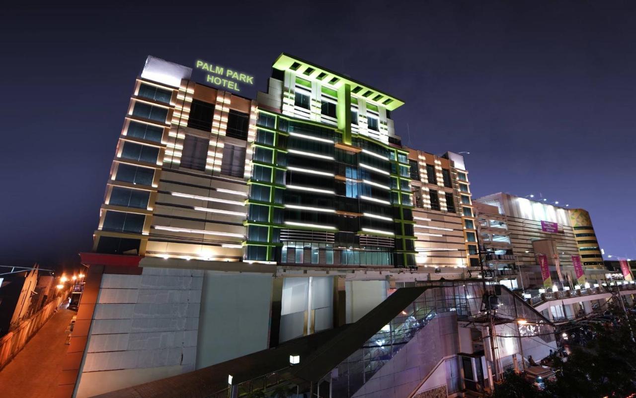 ปาล์ม พาร์ค โฮเต็ล ซูราบายา Hotel สุราบายา ภายนอก รูปภาพ